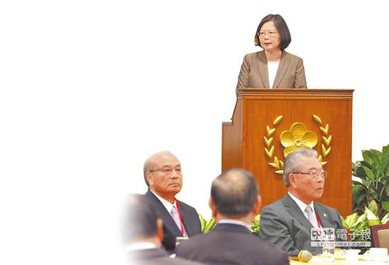 蔡英文谈话与讲稿不同调，台湾企业主批当局无担当。（图片来源：台湾《中国时报》）